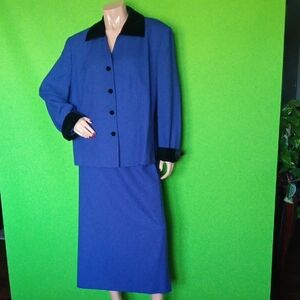 Amanda Smith  Skirt Suit with Black Accents, Sz. 22W